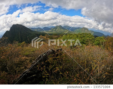 從榛名山小岳眺望山巒的外緣。 133571004