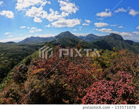 Autumn leaves and the outer rim of the crater from Mount Haruna and Mount Gagyu Autumn leaves and the outer rim of the crater from Mount Haruna and Mount Gagyu 133571079