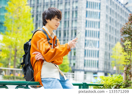 有智能手機的男人 133571209