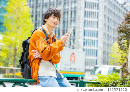 有智能手機的男人 133571210