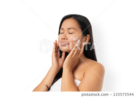 Spa and skin care session focused on moisturizing skin, isolated, PNG 133573544
