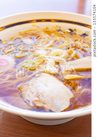 美味的傳統醬油拉麵 133574104