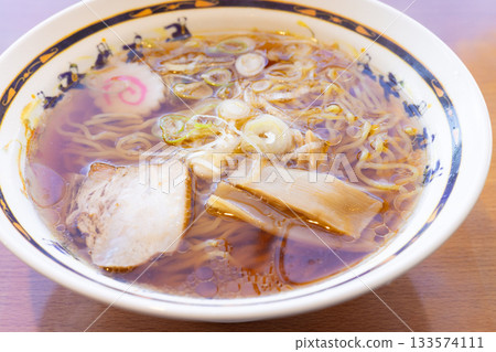 美味的傳統醬油拉麵 133574111