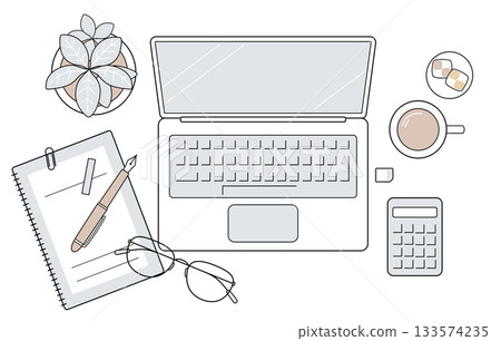 辦公桌上擺放著筆記型電腦和咖啡 | 在家工作、商務辦公、休息時間 133574235