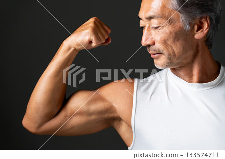 Muscle bodybuilding male 133574711
