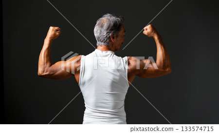 肌肉健美男手臂 133574715