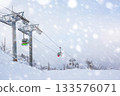 Cable car atop the snow-capped Deogyusan mountains at deogyusan national park near Muju, South Korea. 133576071