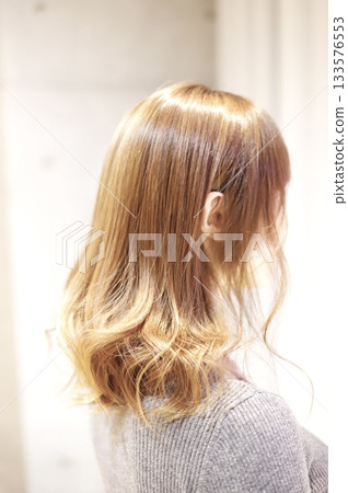Gray hair dyed short bob in warm beige! 133576553
