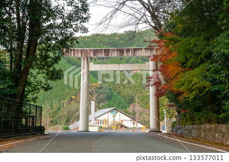 位於三重縣大岐町的瀧原神社(伊勢神宮的分社) 位於三重縣大岐町的瀧原神社(伊勢神宮的分社) 133577011