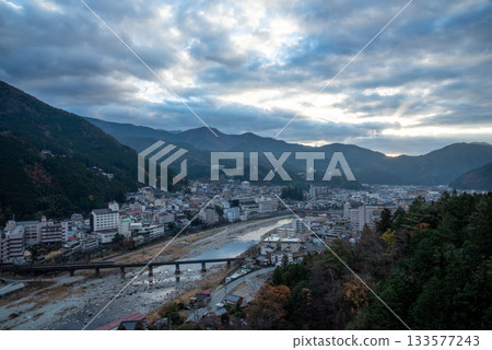岐阜縣下呂溫泉:從山頂眺望溫泉小鎮 岐阜縣下呂溫泉:從山頂眺望溫泉小鎮 133577243