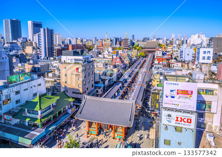 11月17日,日本東京的城市景觀……入境旅遊仍在繼續……這裡就像一個異國他鄉……外國遊客也絡繹不絕地前來參觀淺草寺。 11月17日,日本東京的城市景觀……入境旅遊仍在繼續……這裡就像一個異國他鄉……外國遊客也絡繹不絕地前來參觀淺草寺。 133577342