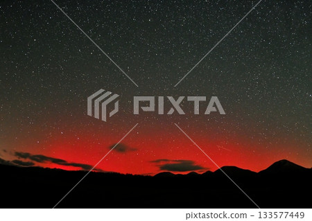 2025年11月12日，北海道出現低緯度極光、流星和北半球星空。 133577449