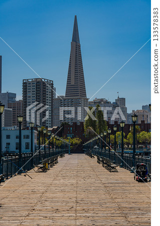 從美國舊金山碼頭眺望市中心 133578383