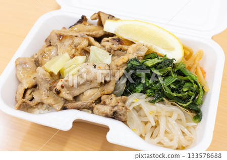 Delicious pork bulgogi bento 133578688