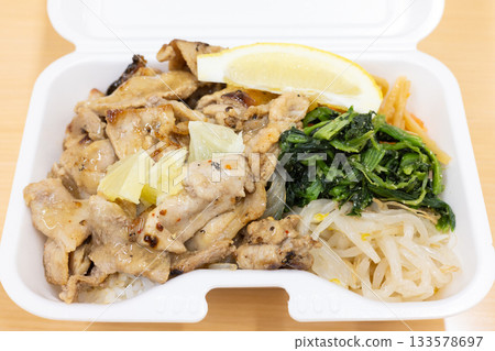 Delicious pork bulgogi bento 133578697