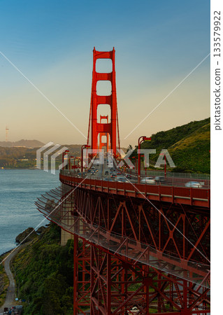 美國舊金山金門大橋與日落 133579922