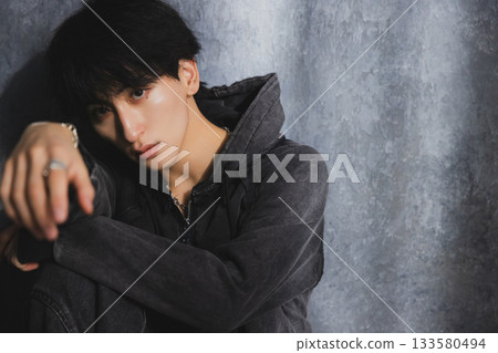 Male's portrait 133580494