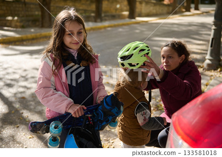 Friendly Afternoon With Kids And Skateboard Help 133581018