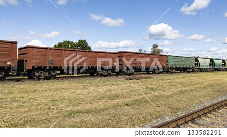 Railroad cars for transporting freight and oversized goods. Freight cars. Freight transportation by rail. Railroad cars for transporting freight and oversized goods. Freight cars. Freight transportation by rail. 133582291