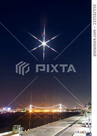 從竹芝碼頭眺望彩虹橋(東京)。 從竹芝碼頭眺望彩虹橋(東京)。 133582550