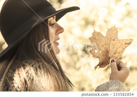 Young lady with leaf outdoor Young lady with leaf outdoor 133582854