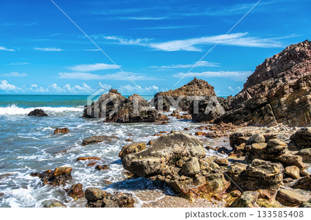Trail along the coast and beaches from Jericoacoara to Pedra Furada in Ceara State, Brazil. 133585408