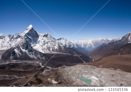 Mountains landscape from Chukhung Ri viewpoint, Nepal 133585536