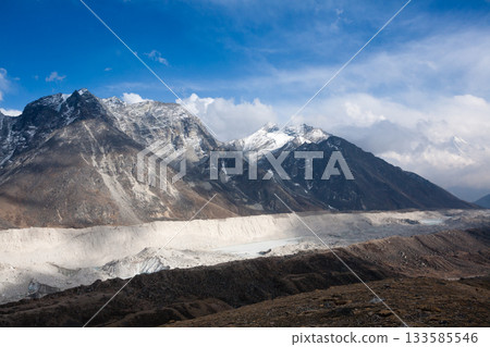 Mountains landscape near Lobuche pass, EBC trekking, Nepal 133585546