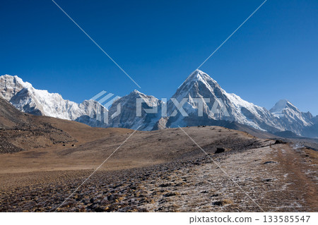 Mountains landscape near Lobuche pass, EBC trekking, Nepal 133585547