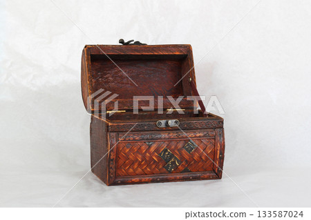 Antique open chest 133587024