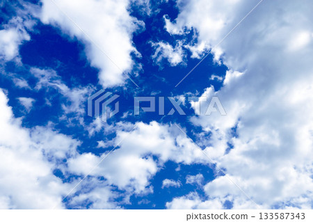 夏日餘暉縈繞的天空 133587343