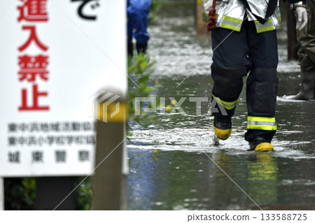 A water pipe that had deteriorated over the years burst 133588725