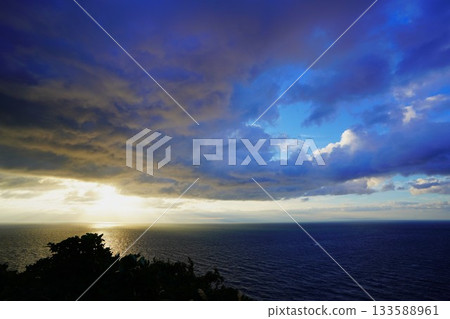 從淡島矢賀花展望台看到的黎明 從淡島矢賀花展望台看到的黎明 133588961