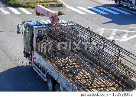 卡車運輸樁鋼筋 133589392