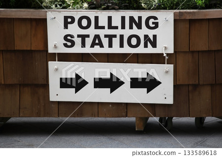 Polling station 133589618