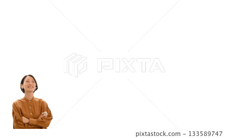 耳機 - 女士正在聽音樂或廣播（小圖） 133589747