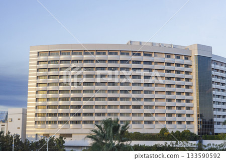 舞濱地區一家大型飯店的外觀（晨景） 133590592