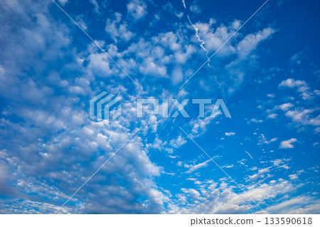藍天下有積雲 b-1 133590618