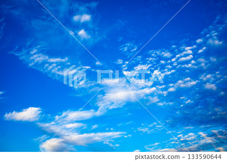 藍天下有積雲 g-2 高飽和度對比 藍天下有積雲 g-2 高飽和度對比 133590644