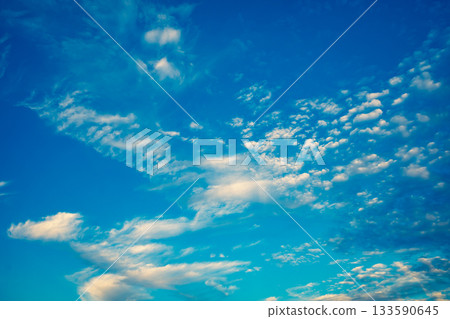 Blue sky with cumulus clouds g-3 Warm and cool colors 133590645