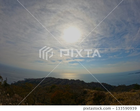 The Pacific Ocean and the sun halo from the ridge of Mt. Kinka The Pacific Ocean and the sun halo from the ridge of Mt. Kinka 133590939