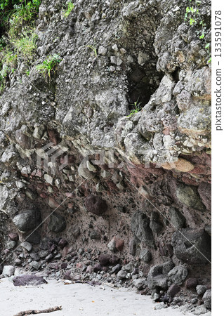 雕刻的岩石 133591078
