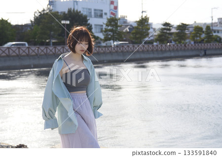 女人看著湖 女人看著湖 133591840