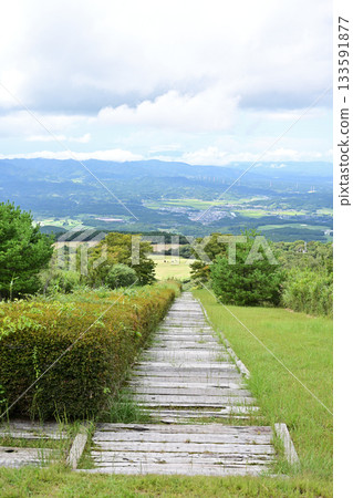 Kurino Plateau viewed from a long staircase 133591877