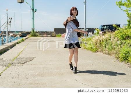 海邊一位年輕女子的肖像 海邊一位年輕女子的肖像 133591983