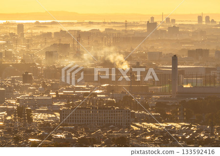 Kanagawa Prefecture: Cityscape in the morning mist Kanagawa Prefecture: Cityscape in the morning mist 133592416