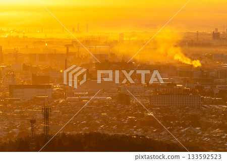 Kanagawa Prefecture: Cityscape in the morning mist Kanagawa Prefecture: Cityscape in the morning mist 133592523