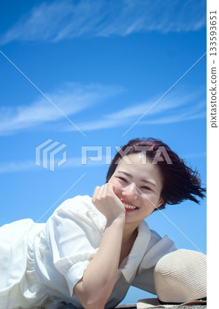 躺在陽光下的女人 躺在陽光下的女人 133593651