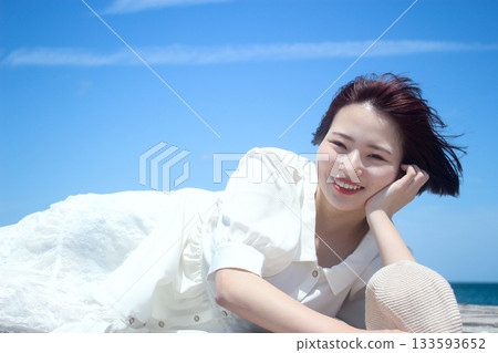 躺在陽光下的女人 躺在陽光下的女人 133593652