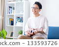 Man playing the ukulele 133593726